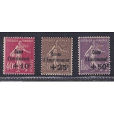 FRANCIA 1930 Yv 266/8 SERIE COMPLETA NUEVA CON GOMA 150 €