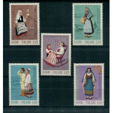 FINLANDIA TRAJES TIPICOS SERIE COMPLETA DE ESTAMPILLAS MINT