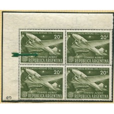 ARGENTINA 1951 GJ 996 VARIEDAD POSICION 1 RETOQUE SOBRE O DE CORREO