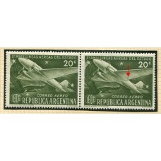 ARGENTINA 1951 GJ 996 VARIEDAD POSICION 5 ROTURA EN EL ALA IZQUIERDA