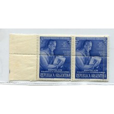 ARGENTINA 1950 GJ 988 VARIEDAD PAREJA CON DENTADO DOBLE UNA ES MINT RARA