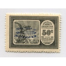 ARGENTINA 1930 GJ 661a ZEPPELIN VARIEDAD SOBRECARGA INVERTIDA, ESTAMPILLA NUEVA CON GOMA DE MAGNIFICA CALIDAD, FIRMADO AL DORSO POR DON VICTOR KNEITSCHEL, MUY RARA