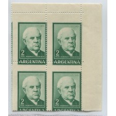 ARGENTINA 1959 GJ 1135 SARMIENTO VARIEDAD DENTADO BIEN DESPLAZADO SOBRE CUATRO ESTAMPILLAS NUEVAS MINT