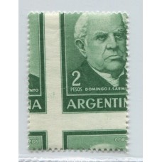 ARGENTINA 1959 GJ 1135A SARMIENTO VARIEDAD DENTADO BIEN DESPLAZADO SOBRE ESTAMPILLA NUEVA MINT