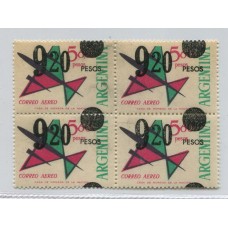 ARGENTINA 1975 GJ 1694 CORREO AEREO ESTAMPILLAS CON VARIEDAD SOBRECARGA DESPLAZADA CUADRO MINT