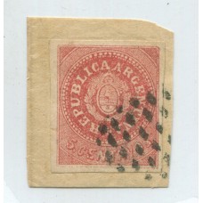ARGENTINA 1864 GJ 15A ESTAMPILLA ESCUDITO COLOR MORADO SOBRE FRAGMENTO U$ 55